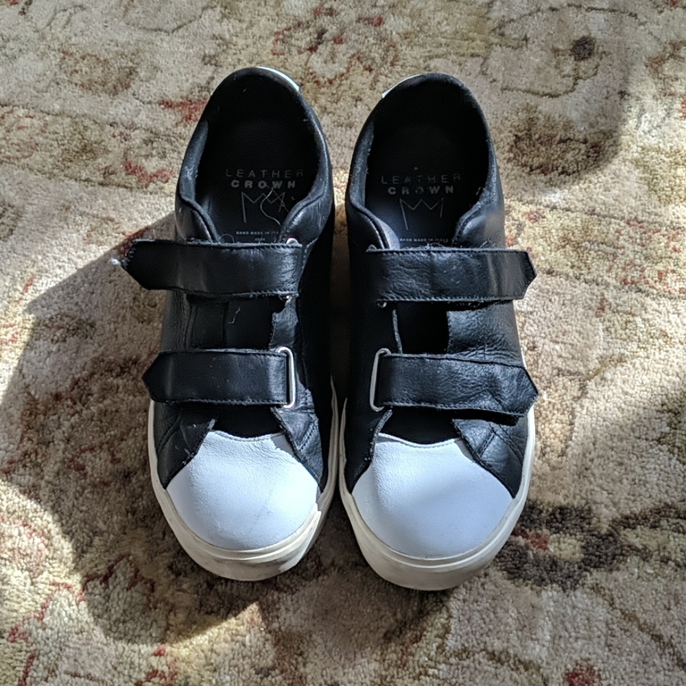 Leather Crown black and white sneakers